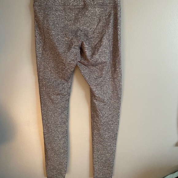 Old Navy Elevate High Waisted Leggings - Picture 3 of 3